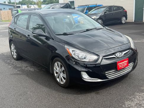 Used 2013 Hyundai Accent SE FWD image 3