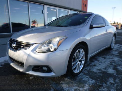 Used 2011 Nissan Altima 3.5 SR w/ Leather Pkg image 1