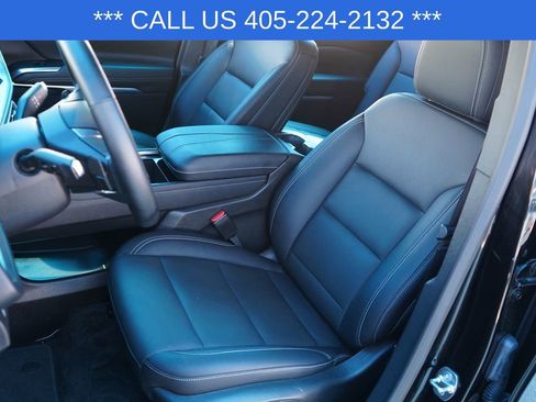 Used 2025 Chevrolet Traverse LT FWD image 20