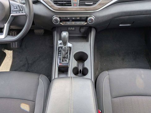Used 2025 Nissan Altima 2.5 SV FWD image 21