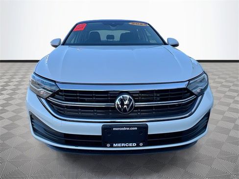 Used 2024 Volkswagen Jetta SE image 2