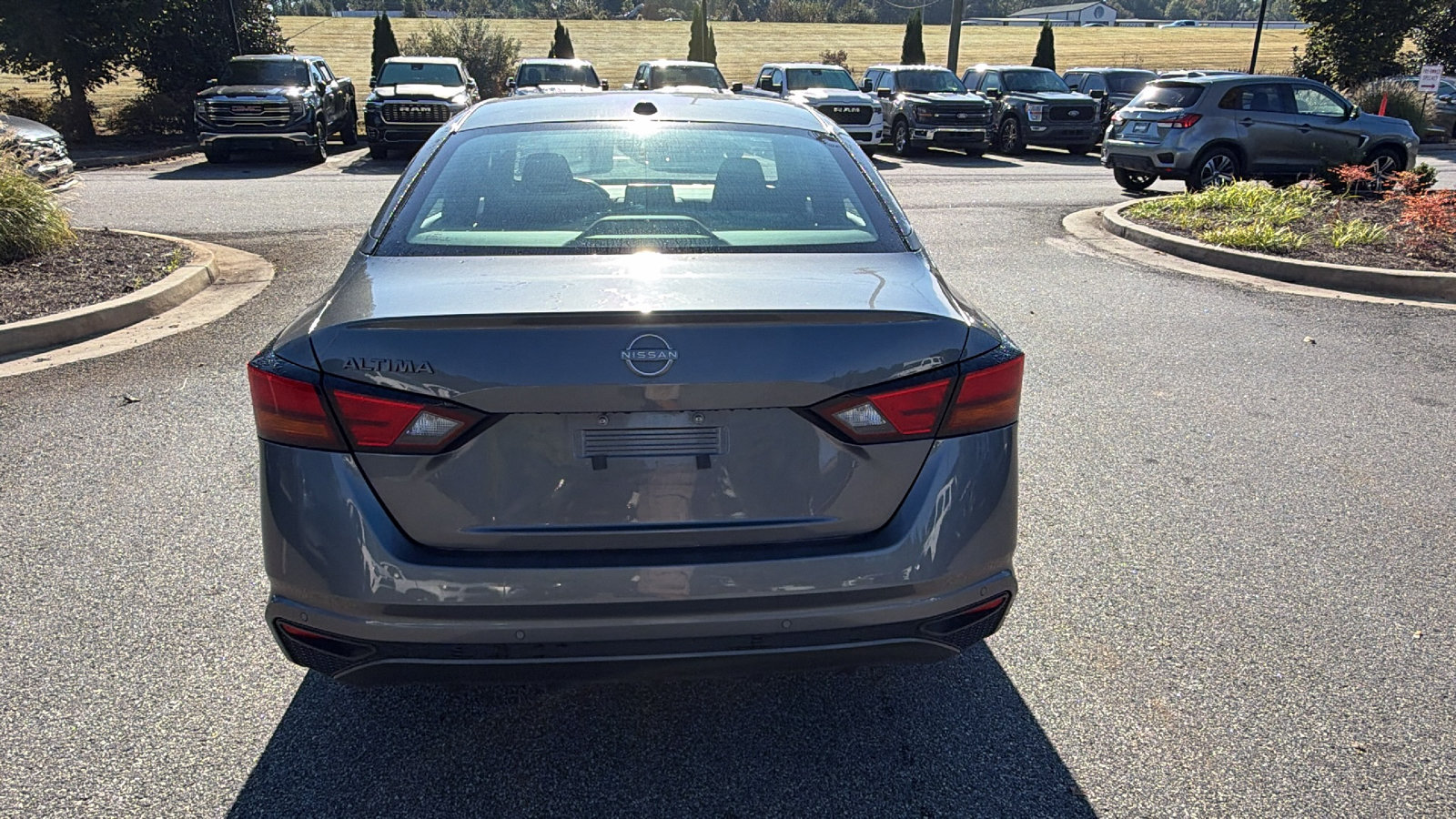 Used 2025 Nissan Altima 2.5 SV FWD image 9