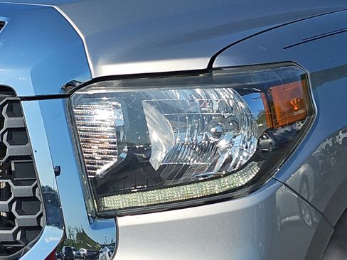 Used 2020 Toyota Tundra SR5 w/ SR5 Leather Package AWD/4WD image 28