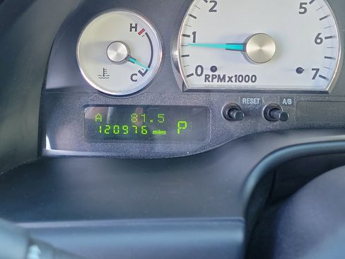 Used 2004 Ford Thunderbird Deluxe image 21