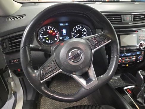 Used 2017 Nissan Rogue SV AWD/4WD image 8