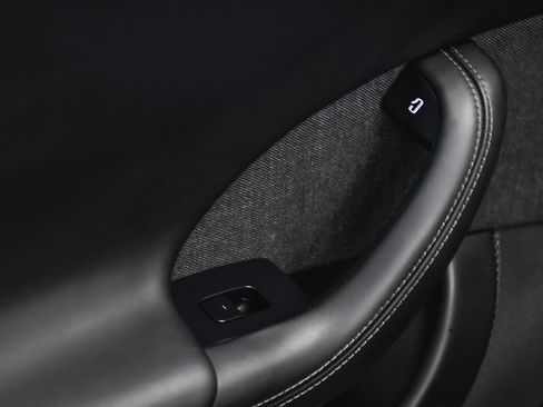 Used 2021 Tesla Model S Plaid image 15