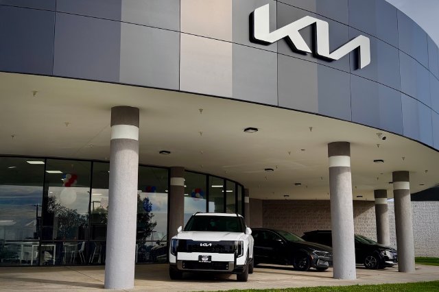 Used 2026 Kia EV9 Land w/ Nightfall Edition Package AWD/4WD image 38