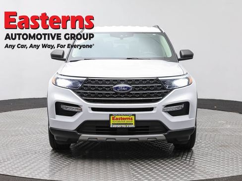 Used 2022 Ford Explorer XLT w/ Equipment Group 202A AWD/4WD image 2