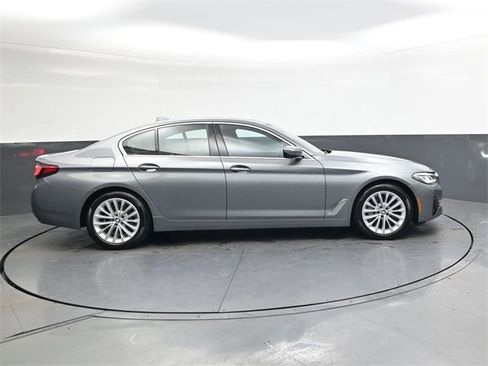 Used 2023 BMW 530i xDrive image 3