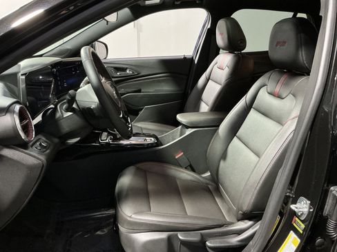 Used 2025 Chevrolet Trax RS w/ Sunroof Package image 21