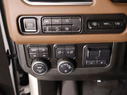 Used 2024 Chevrolet Tahoe High Country AWD/4WD image 9