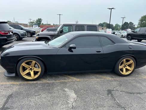 Used 2019 Dodge Challenger R/T RWD image 3