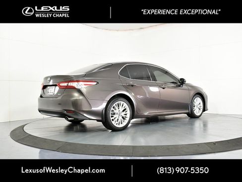 Used 2018 Toyota Camry XLE image 6