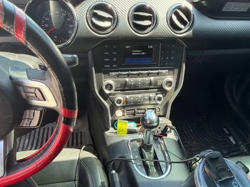 Used 2017 Ford Mustang Coupe RWD image 19