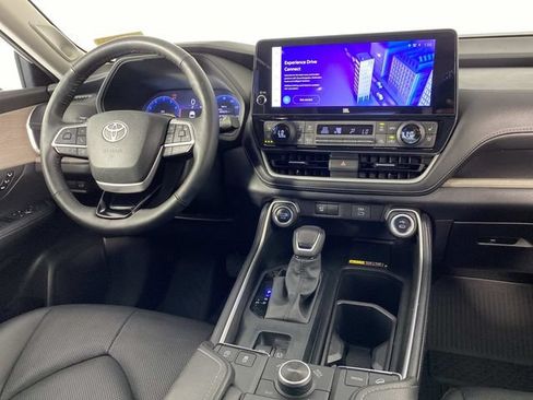 Used 2025 Toyota Grand Highlander AWD image 14