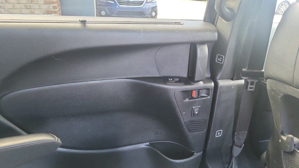 Used 2026 Chrysler Pacifica Limited FWD image 15