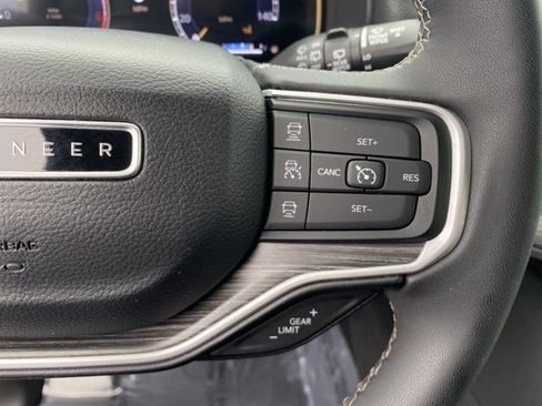 Used 2023 Jeep Wagoneer Series III w/ Preferred Equipment Group image 44