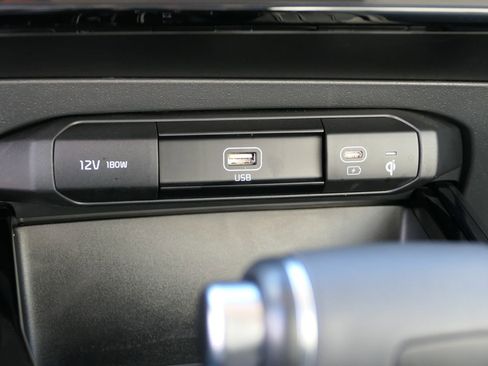 Certified 2025 Kia Niro EX image 20