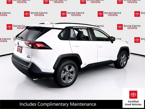 Used 2022 Toyota RAV4 LE image 5