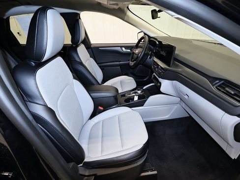 Certified 2024 Ford Escape SE image 46