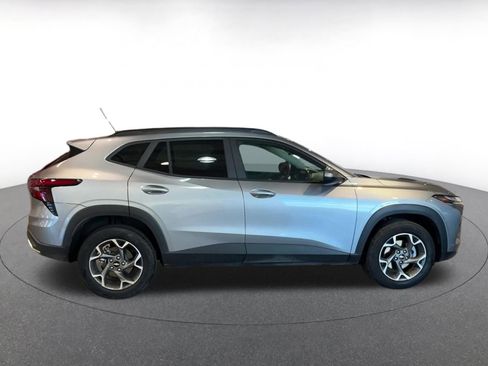 Used 2025 Chevrolet Trax LT image 16