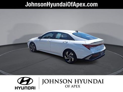 Used 2025 Hyundai Elantra SEL FWD image 7