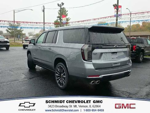 New 2026 Chevrolet Suburban High Country image 7