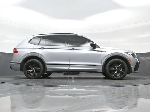 Used 2023 Volkswagen Tiguan SE R-Line FWD image 36