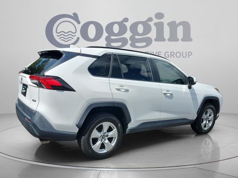 Used 2019 Toyota RAV4 XLE w/ Convenience Package FWD image 5