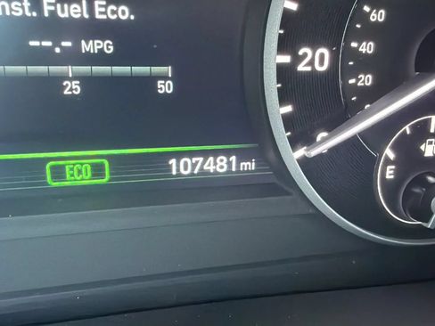 Used 2017 Genesis G90 5.0 Ultimate RWD image 32