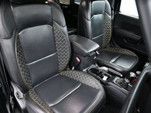 Used 2021 Jeep Wrangler Unlimited Sahara AWD/4WD image 40