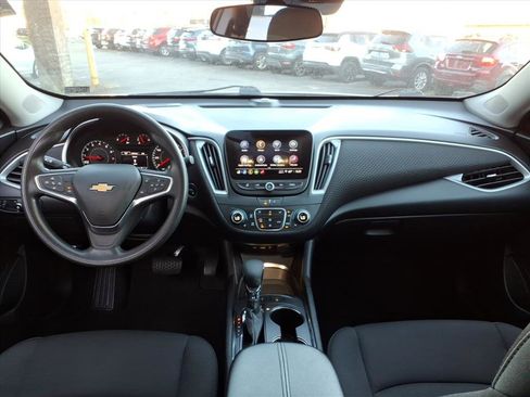 Used 2024 Chevrolet Malibu LT FWD image 9