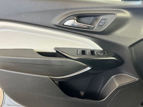 Used 2025 Chevrolet Trax LT image 18