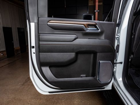 Used 2024 Chevrolet Silverado 2500 High Country w/ Technology Package image 37