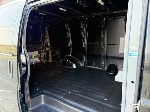 Used 2018 Chevrolet Express 2500 w/ Driver Convenience Package image 20