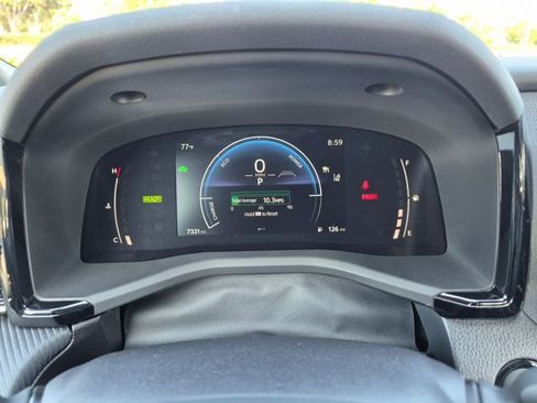 Used 2025 Toyota Camry SE FWD image 11