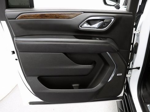 Used 2023 Chevrolet Suburban Premier image 27