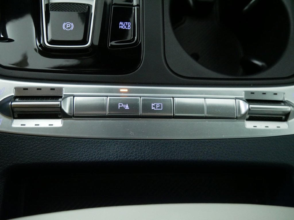 Used 2026 Kia Carnival SX FWD image 36