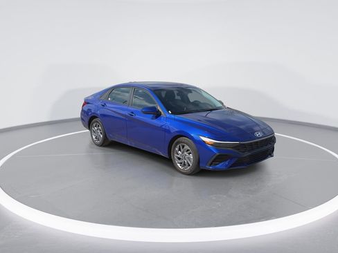 New 2026 Hyundai Elantra Hybrid FWD image 2