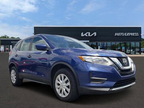 Used 2018 Nissan Rogue S AWD/4WD image 1