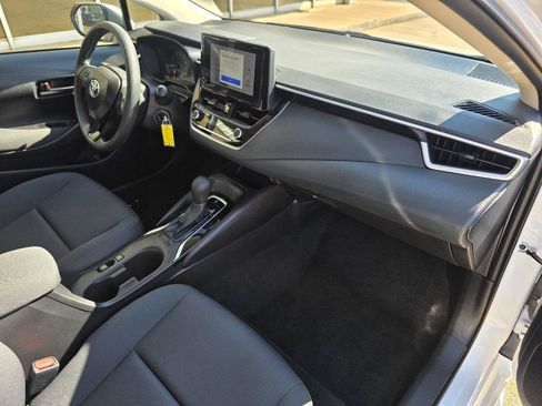 Used 2025 Toyota Corolla LE FWD image 18