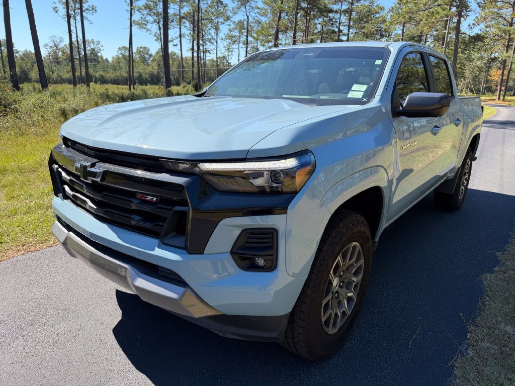 New 2025 Chevrolet Colorado Z71 w/ Technology Package AWD/4WD image 1