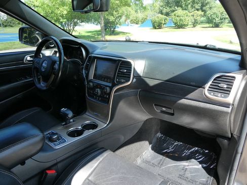 Used 2014 Jeep Grand Cherokee Overland AWD/4WD image 30