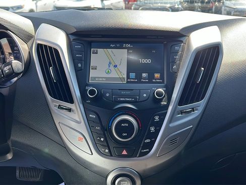 Used 2017 Hyundai Veloster Value Edition image 24