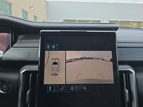 Used 2025 GMC Acadia Elevation image 9