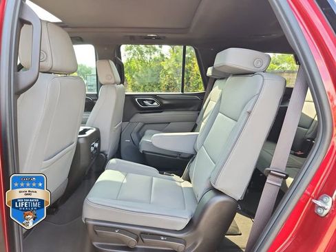 Used 2024 GMC Yukon SLT w/ SLT Luxury Package AWD/4WD image 9