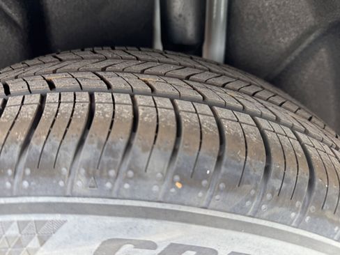 New 2025 Volkswagen Taos SE image 31