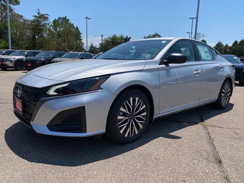 New 2026 Nissan Altima 2.5 SV FWD image 1