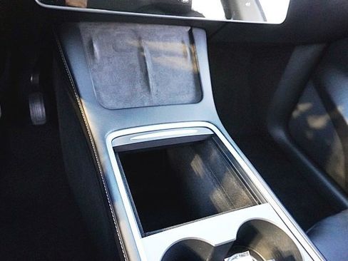 Used 2021 Tesla Model Y Long Range AWD/4WD image 44