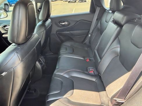 Used 2022 Jeep Cherokee Trailhawk w/ Comfort/Convenience Group AWD/4WD image 29